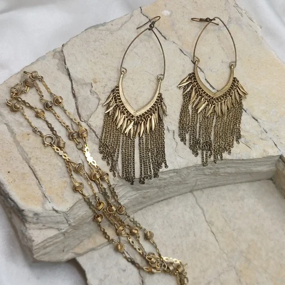 Bundle of earrings and necklace gold tone - Picture 1 of 7